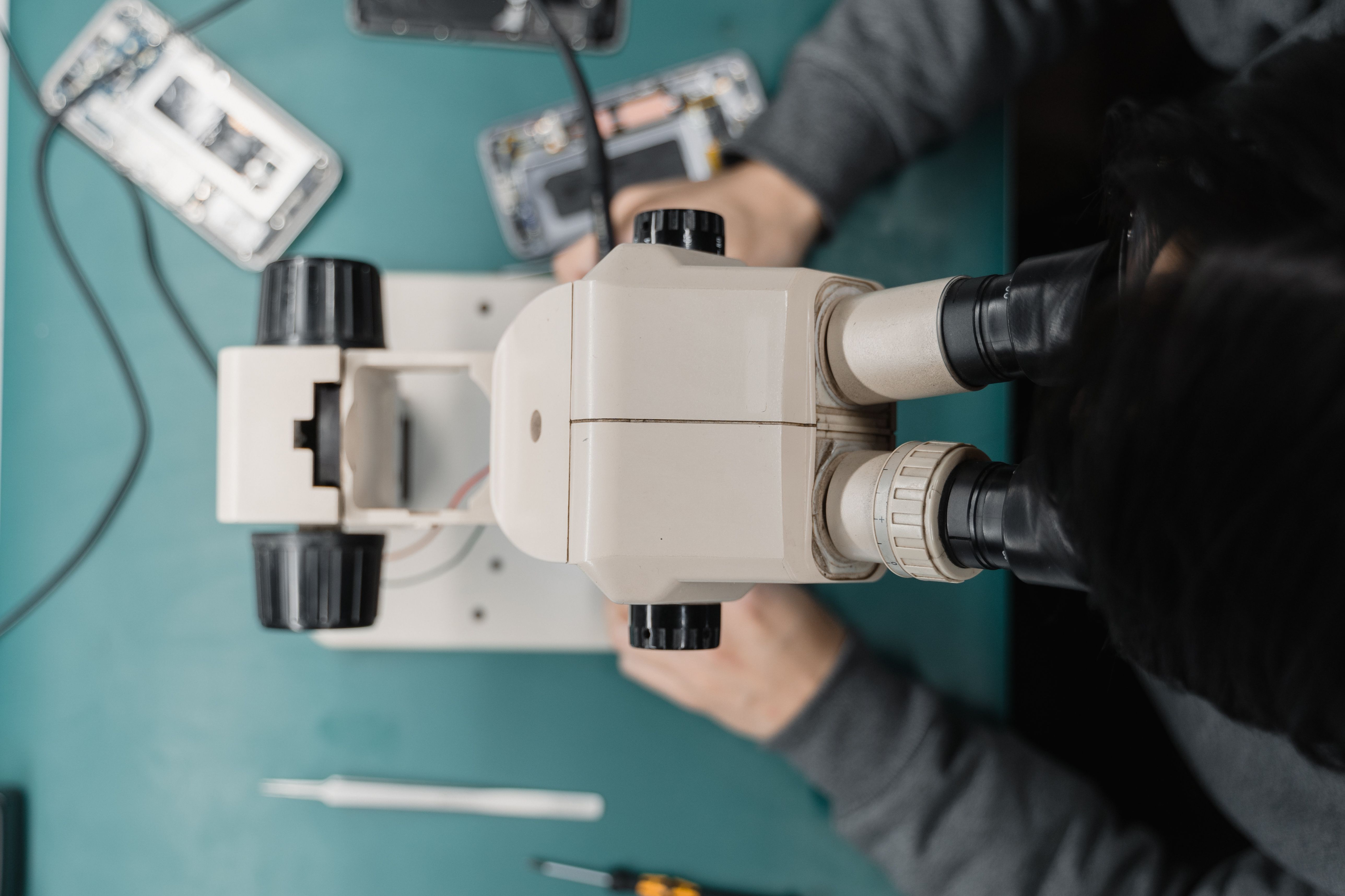 Mobile screen repair service