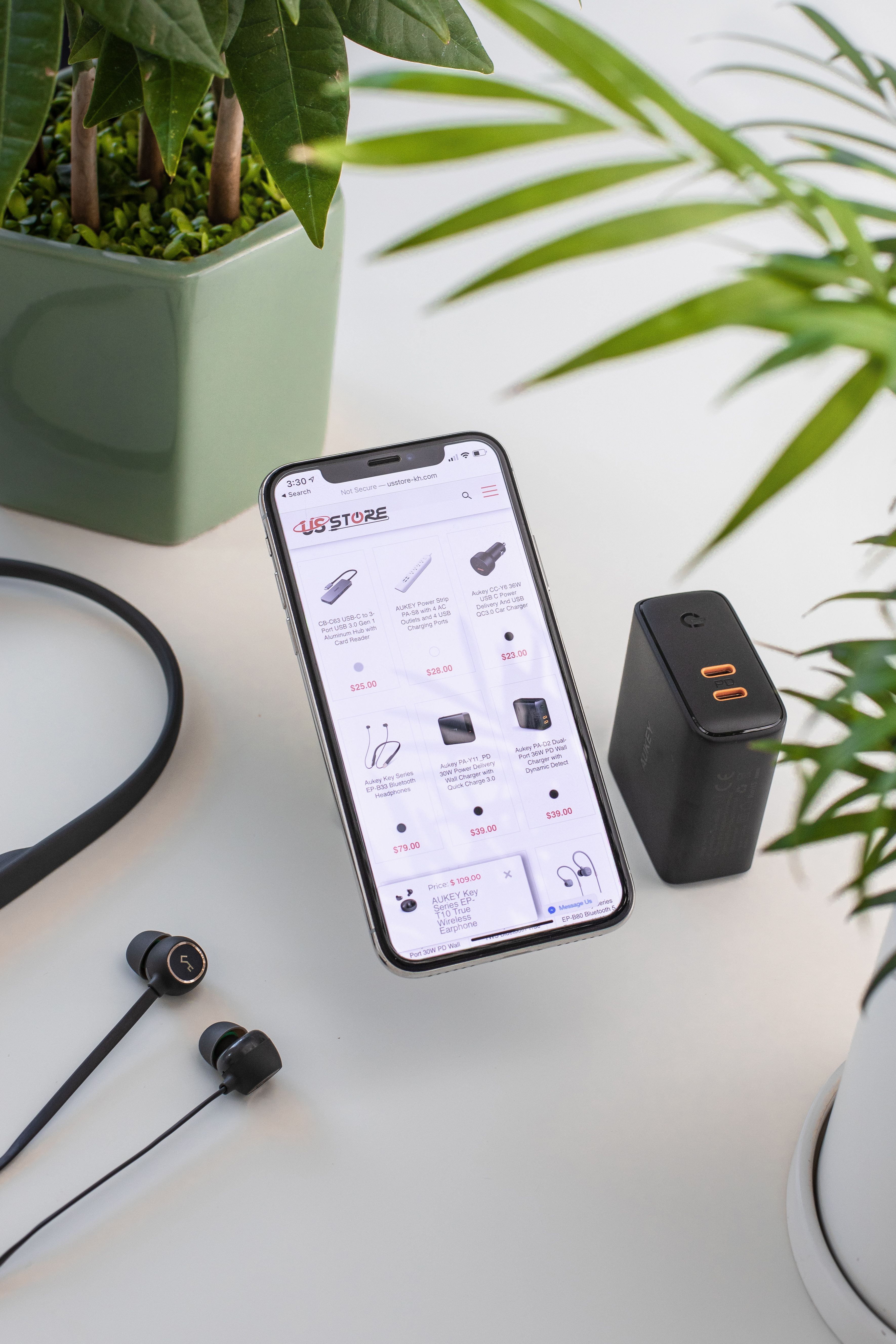 Mobile accessories display